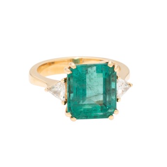 Ladies ring. esp. with fine Zambia emerald 7,52 cts.