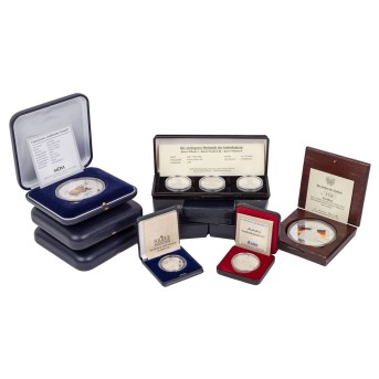 All world/SILVER collection 12 coins totaling approx. 770g Ag fine