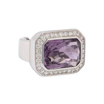 Ring mit achteckigem Amethyst ca. 11,5 ct und Brillanten