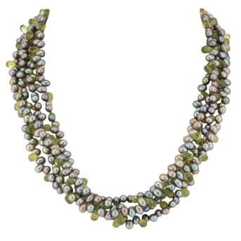 Necklace with 4 rows of pearls and peridot