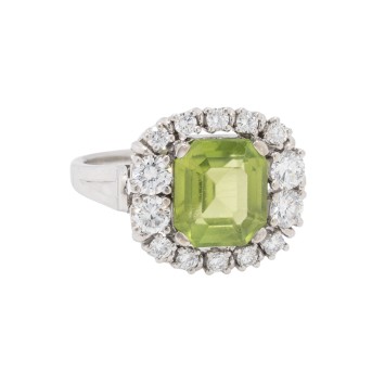 Ring with peridot surrounded by diamonds