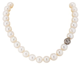 Pearl necklace with interchangeable diamond clasp