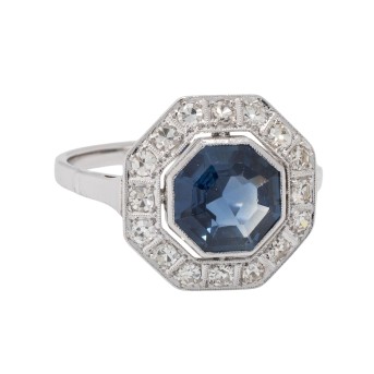 Ring mit Saphir im Achtkantschliff ca. 2 ct,