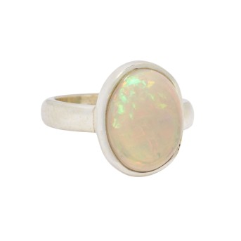 Ring mit ovalem Welo Opal