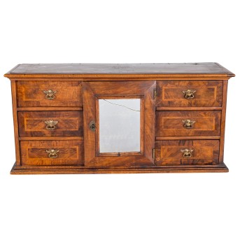 BAROCKES KABINETT MIT NUSSBAUMFURNIER