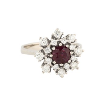 Ring mit Rubin und Brillanten zus. ca. 0,6 ct