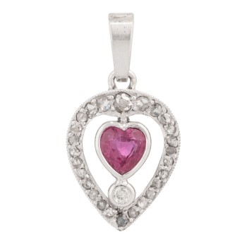 Anhänger in Herzform mit Rubin