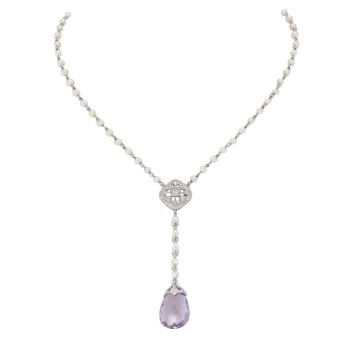 Dainty necklace with cultured pearls,