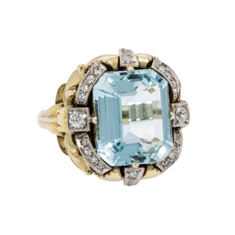 Ring with aquamarine of approx. 6.3 ct and diamonds,