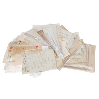 Extensive collection of historical documents in 2 folders,