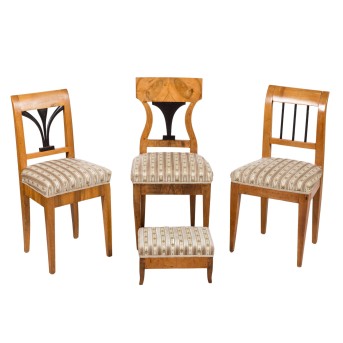 SATZ 3 BIEDERMEIER-STÜHLE UND FUßSCHEMEL