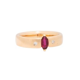 Ring mit Rubinnavette,