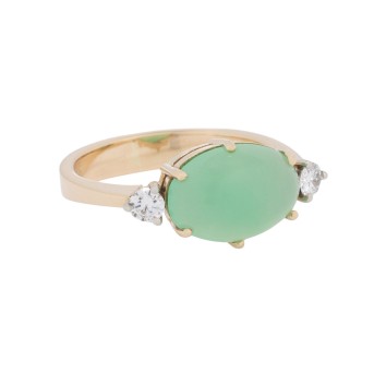 Ring mit ovalem Chrysoprascabochon,