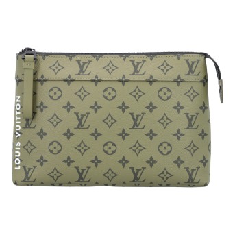 LOUIS VUITTON Pochette 'POCHETTE VOYAGE SOUPLE'.