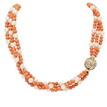 Collier aus feinen Korallen, Akoyaperlen und Goldösen