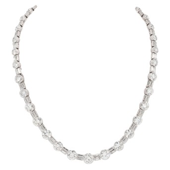 Hochfeines Collier mit 37 Brillanten zus. 27,4 ct. 
