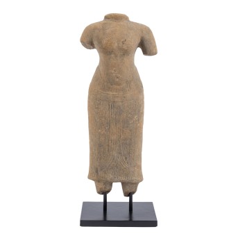 Weiblicher Torso aus Sandstein. KHMER/BAPHUON, 11. Jh..