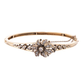 Armreif floral verziert mit Diamantrosen,