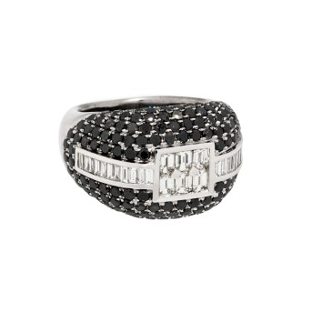 Ring 'Black and White' mit Diamanten zus. ca. 4 ct,