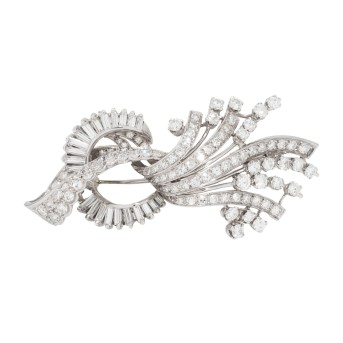 Brosche mit Diamanten zus. ca. 4,80 ct,