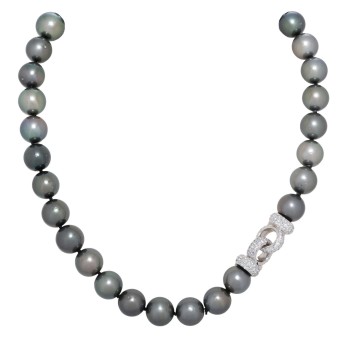 Collier, mit 33 feinen Tahiti-Zuchtperlen, 