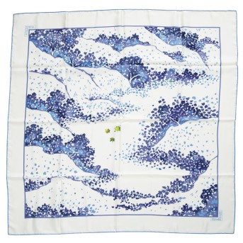 HERMÈS HERMÈS Seidencarré 'TROIS FEUILLES'.
