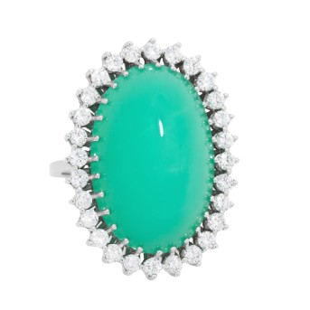 Ring mit Chrysopras entouriert von  28 Brillanten