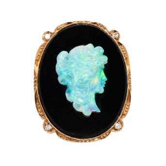Anhänger/Brosche mit Opalgravur auf Onyx,