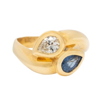 Ring mit Diamant und Saphir im Tropfenschliff,