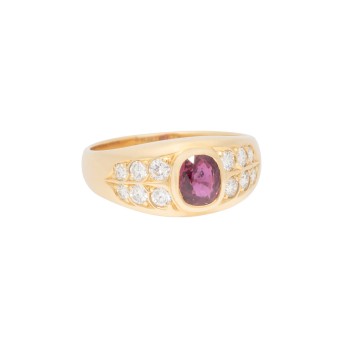 Ring mit Rubin ca. 0,42 ct und 12 Brillanten zus. ca. 0,50 ct,