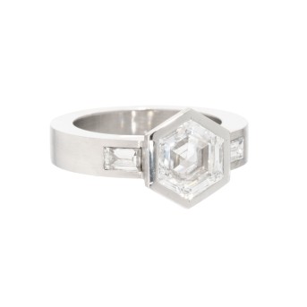 GÜNTER KRAUSS Ring mit Diamant Hexagon