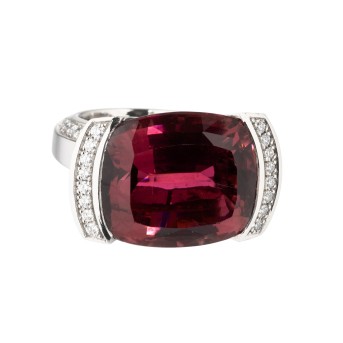 Ring mit Turmalin von ca. 20 ct und Brillanten