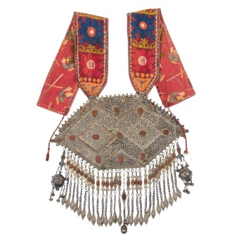 Brustschmuckanhänger 'Gonzuk' aus Silber. TEKKE/TURKMENISTAN, frühes 20. Jh.