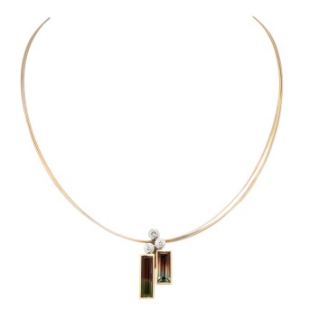 Collier mit 2 Bicolor-Turmalinen im Baguette-Schliff  zus. 7,52 ct. und 3 Brillanten 0,55 ct.