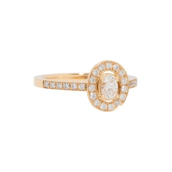 Ring mit Diamant im ovalen Brillantschliff