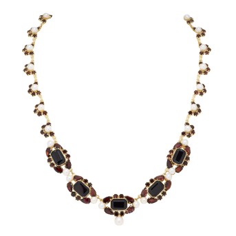 Collier besetzt mit Granat und Perlen,
