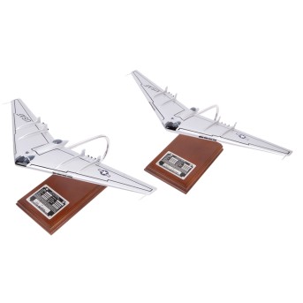 LUFT- UND RAUMFAHRT - 2 x Modellflugzeuge der Northrop YB-49