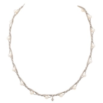 WELLENDORFF Collier mit 19 Akoyaperlen und 1 Brillant