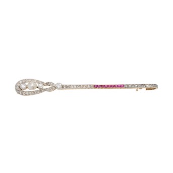Antike Stabbrosche mit Naturperle, Diamanten und Rubincarrés,