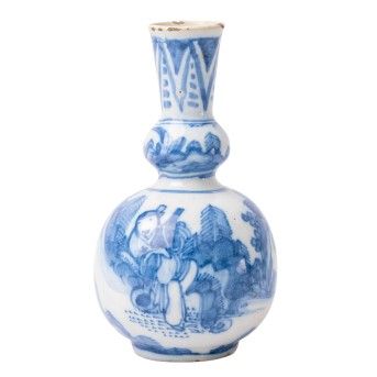 KLEINE DOPPEL-KÜRBISVASE MIT CHINOISERIE-DEKOR