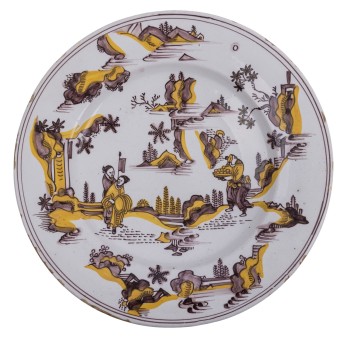 SELTENE FAYENCE-PLATTE MIT CHINOISERIEN
