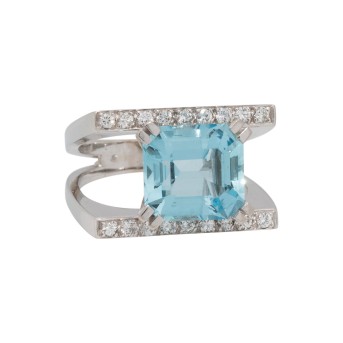 Ring mit Aquamarin und Brillanten zus. ca. 0,2 ct,