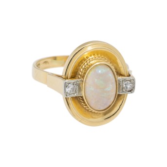 Ring mit Opal und Brillanten,