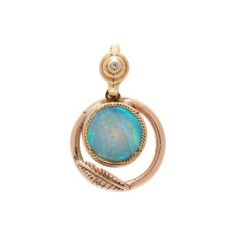 Anhänger mit Opal,