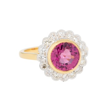 Ring mit feinem natürlichen  Pink-Turmalin 3,58 ct. umrandet mit Brillanten zus. 0,60 ct.