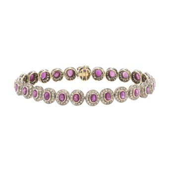 Armband mit ovalen  Rubinen zus. 5,00 ct. und mit Brillanten umrandet  zus. 2,90 ct.