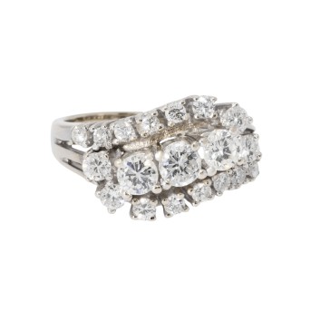 Ring mit 19 Brillanten von zus. ca. 1,0 ct,