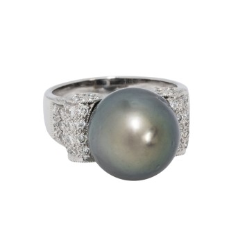 Ring mit Tahitiperle und Brillanten,