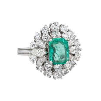 Ring mit Smaragd und Diamanten,