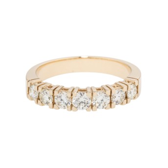 Ring mit 7 Brillanten von zus. ca. 0,85 ct,